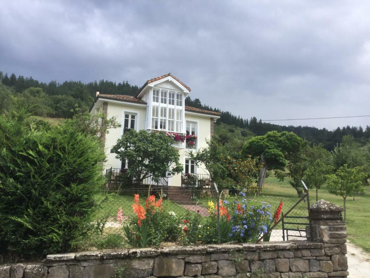 Villa Elena Potes Exterior photo